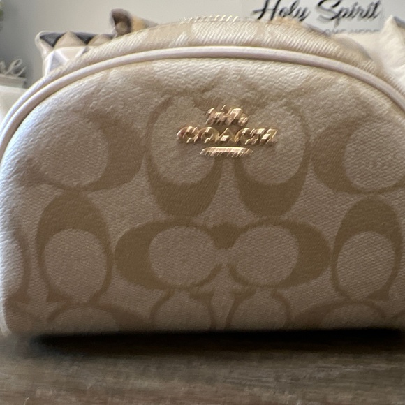 Small Coach signature tan zip bag - Picture 1 of 4